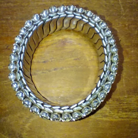 Two Sparkling Bracelets, Stretch & Clasp, Green & Clear Stones, Appear V… - Picture 2 of 10